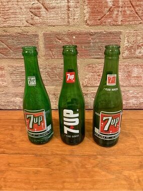 Vintage 7 Up soda bottle 7oz